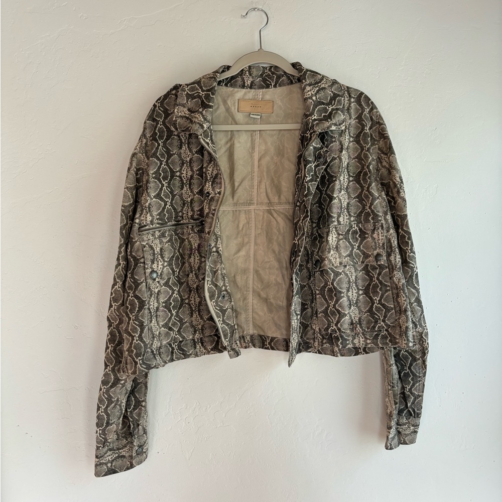 Women’s lightweight cropped snake skin jacket